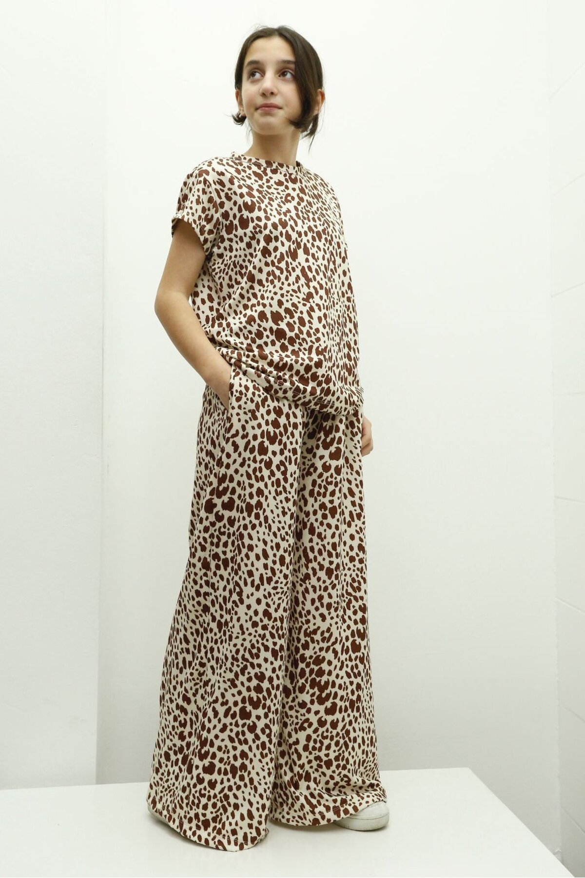 kiz-cocuk-iki-iplik-kumas-leopar-desenli-jogger-pantolon-505.jpg