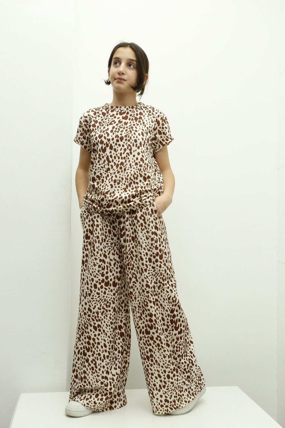 kiz-cocuk-iki-iplik-kumas-leopar-desenli-jogger-pantolon-506.jpg