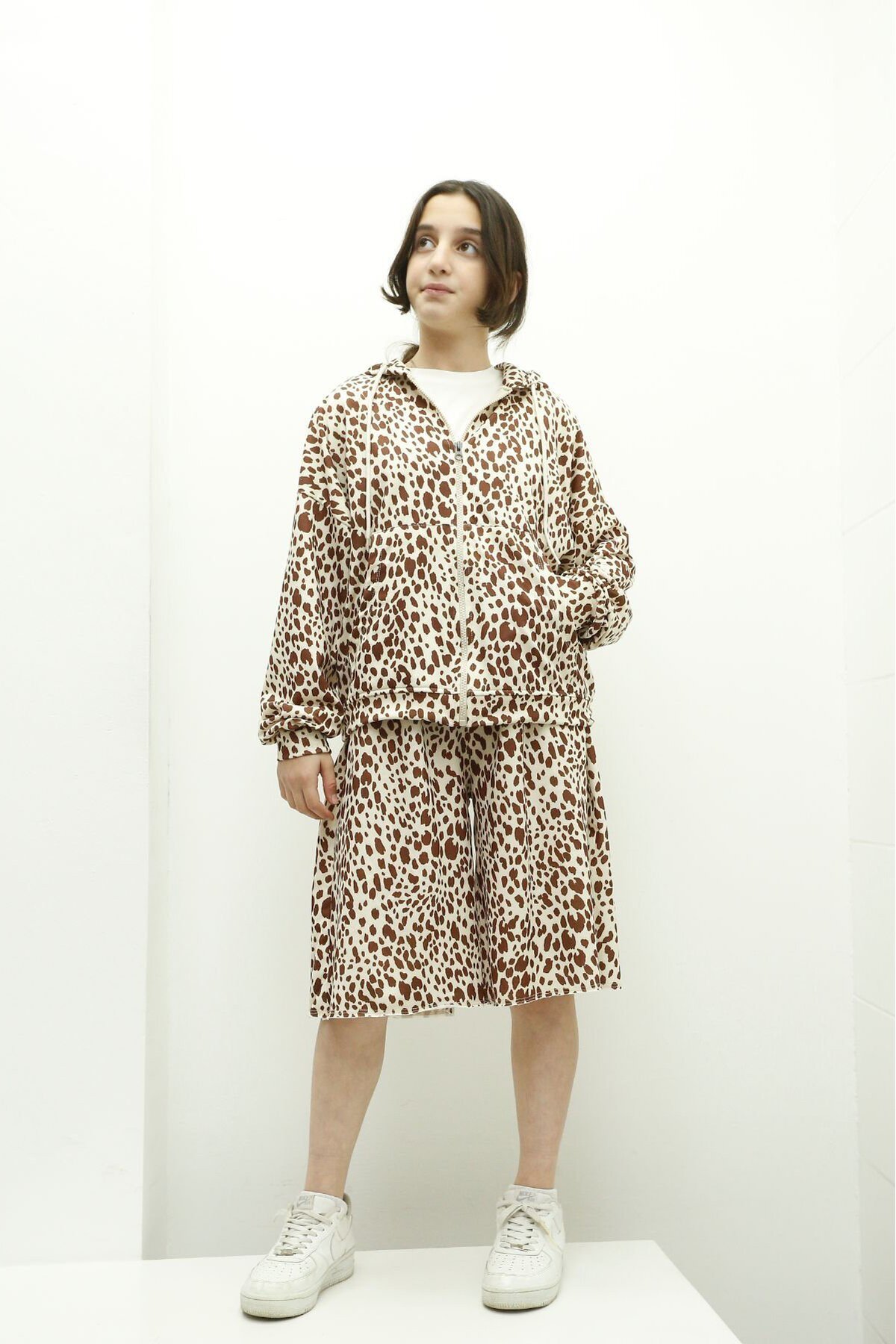 kiz-cocuk-iki-iplik-kumas-leopar-desenli-kapusonlu-sweatshirt-690.jpg