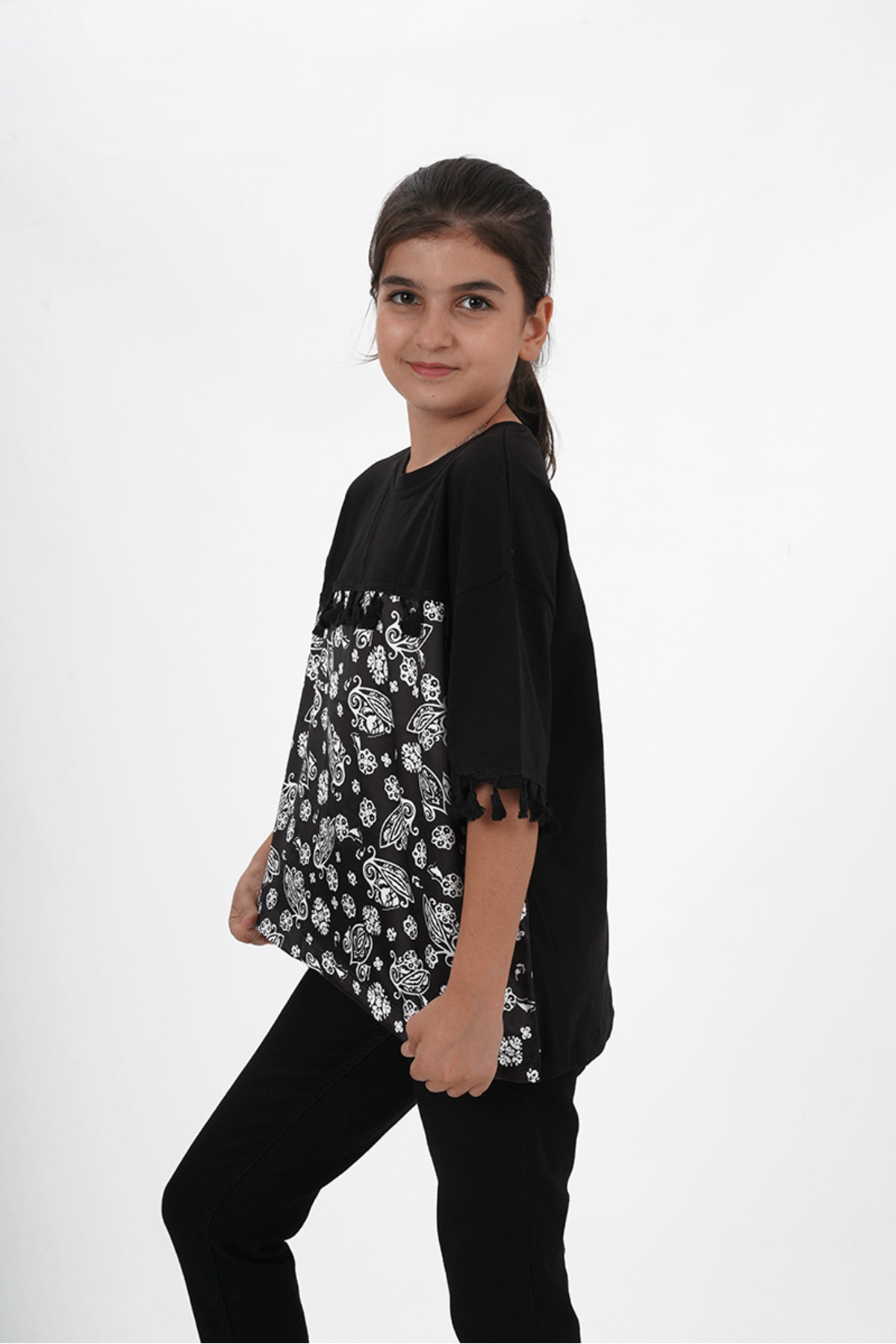 kiz-cocuk-suprem-kumas-bisiklet-yaka-desenli-tshirt-954.jpg
