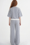 kiz-cocuk-gri-renkli-baskili-yarim-kol-esofman-takimi-belden-baglamali-wide-leg-pantolon-alt-ust-takim-1573.png