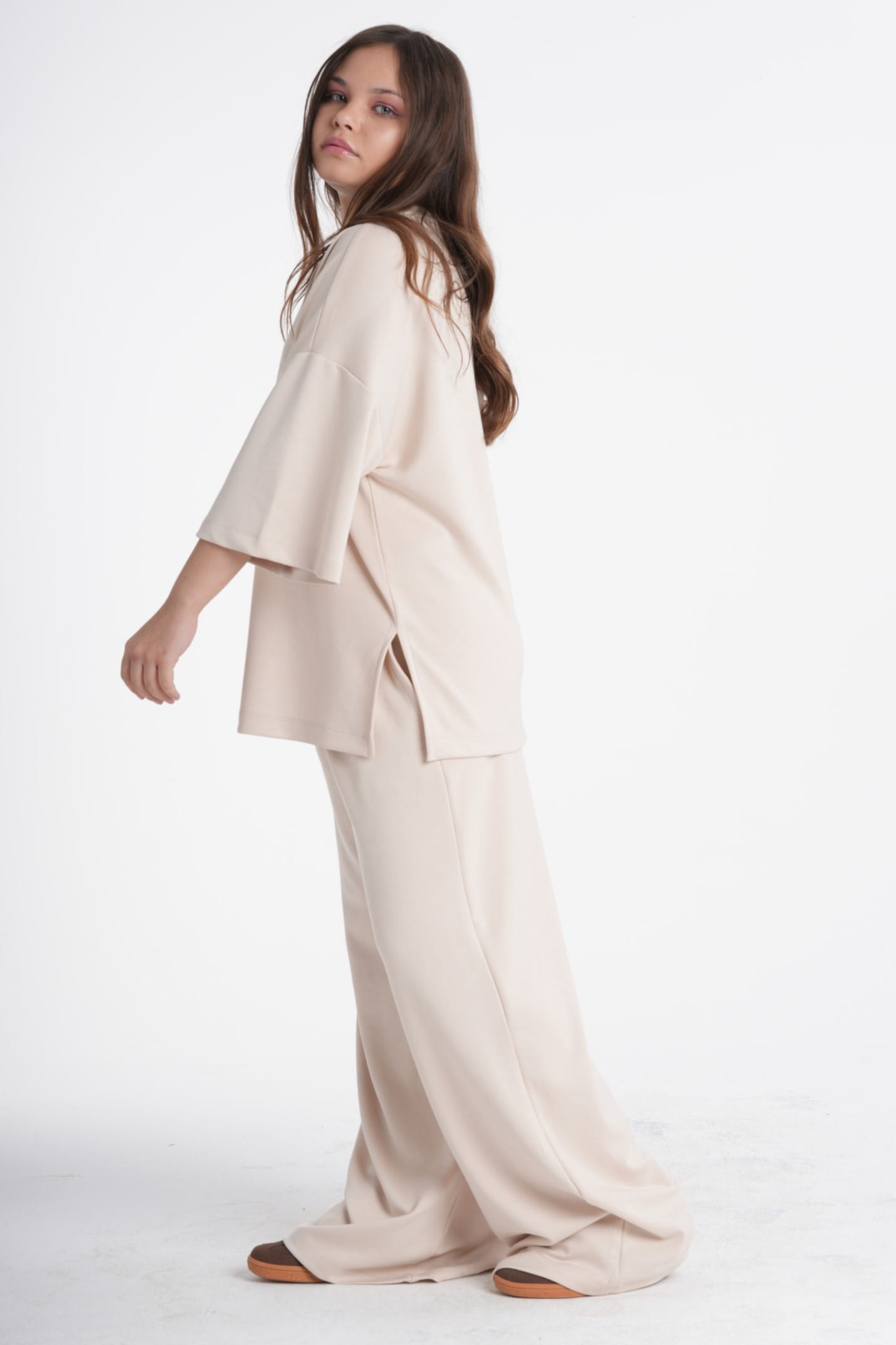 kiz-cocuk-renkli-oysho-kumas-rahat-kesim-ev-takimi-oversize-t-shirt-ve-genis-paca-pantolon-seti-konforlu-lounge-giyimi-2270-1.jpg