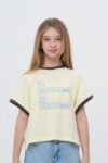 Kız Çocuk Yaka ve Kol Ucu Renkli Slogan Baskılı Rahat Kesim T-Shirt